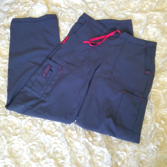 Carhartt Pants - Carhartt pink and gray scrub cargo pants